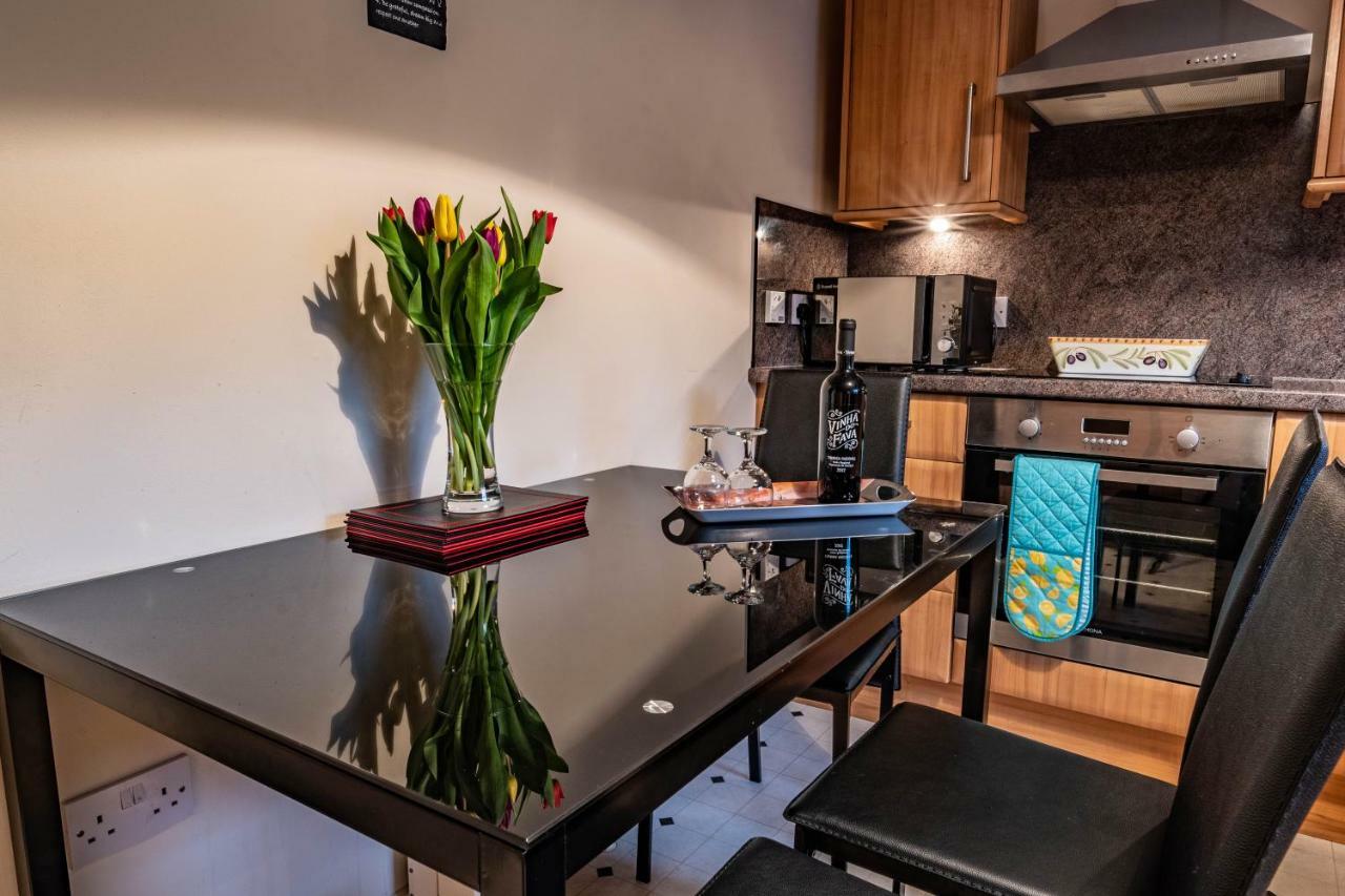 No.3 On The Square Apartment Beauly Bagian luar foto